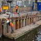 Zit er eindelijk vaart achter het herstel van de kademuren in Amsterdam? ‘Met deze machine boren ze in Japan door rotsen’