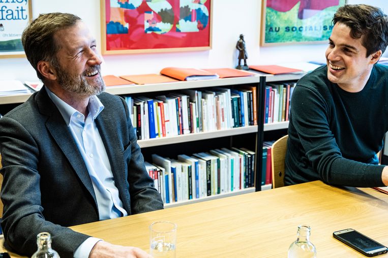 Thomas Dermine (rechts): 'De meisjes aan de universiteit waren gek op professor Magnette. Hij was al minister en kwam vaak in de media. Er heerste een Magnettemania.' Beeld Saskia Vanderstichele