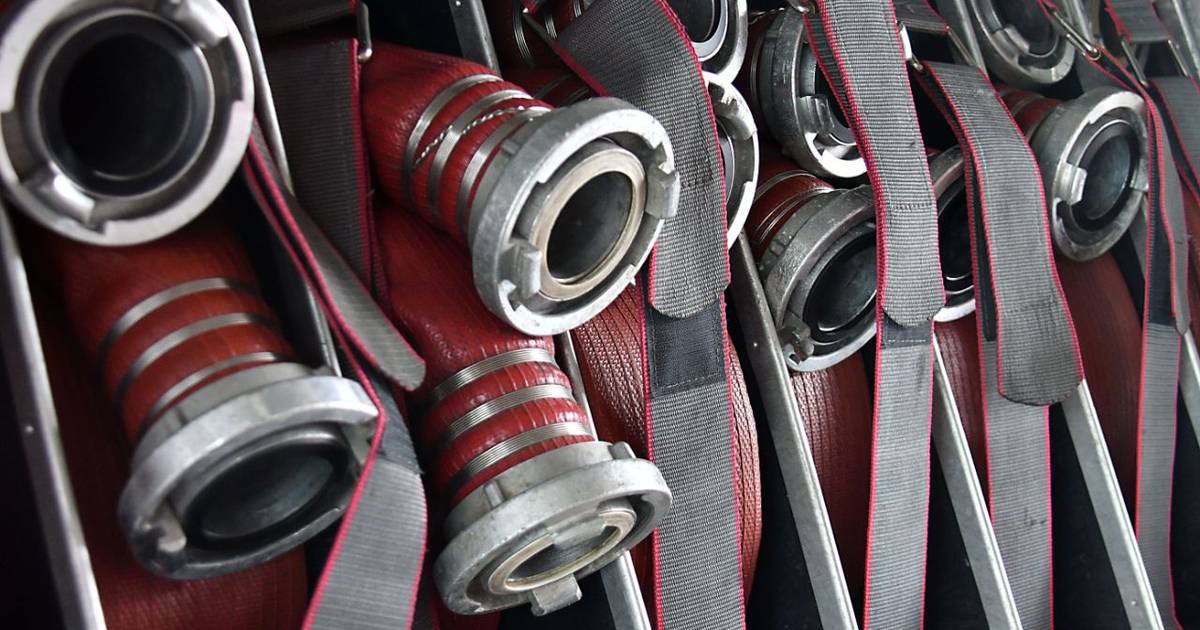 Voertuig in brand op de A28 bij afrit Den Dolder, twee rijstroken gesloten | 112 nieuws Zeist