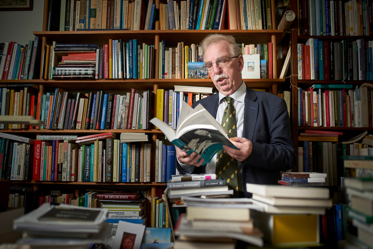 Biograaf Kees Schuyt: ‘Cleveringa was ook een groot rechtsgeleerde. Erg pietepeuterig overigens.’ Beeld Phil Nijhuis