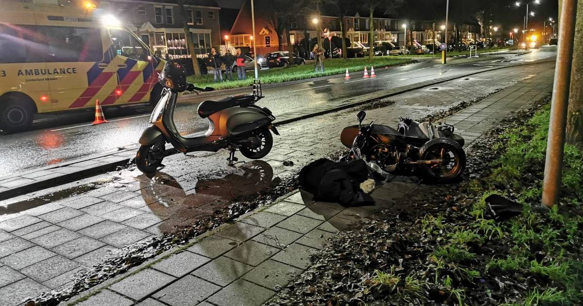Scooters met elkaar in botsing op de Willy Brandtlaan in Ede; twee gewonden.