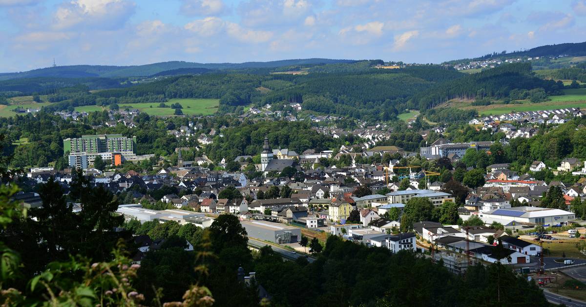 Niemand sah das Mädchen (8 Jahre alt) an, das jahrelang in einem deutschen Haus eingesperrt war |  Im Ausland