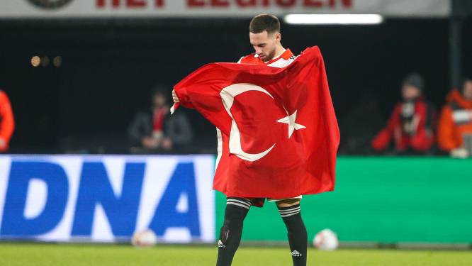 Orkun Kökçü gelooft zijn oren niet: ‘50 schoten? Tja, Feyenoord is altijd overal de eerste in hè’