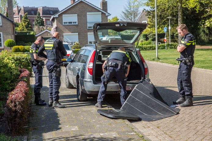 Meerdere arrestaties na achtervolging busje met gestolen spullen vanaf Lepelstraat naar Wouw