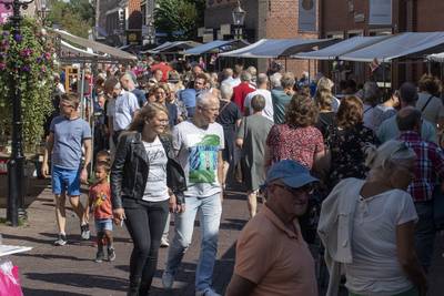 Cultureel Straatfestival Delden haalt hits van stal bij 25ste editie: ‘Dit is leuk voor alle leeftij