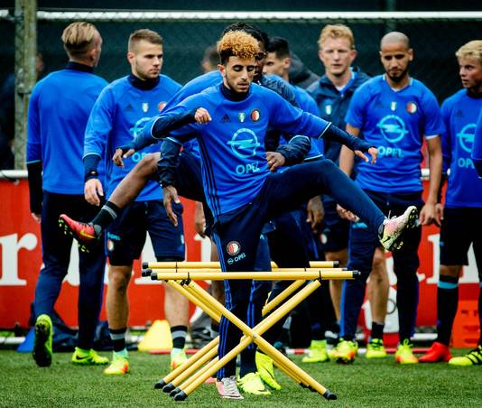 Ook de opvallende gekleurde haardos van Bilal Basaçikoglu is van de hand van de Rotterdamse kapper Cihan Karadavut.