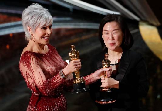 Producente Kwak Sin Ae krijgt de Oscar van Jane Fonda.