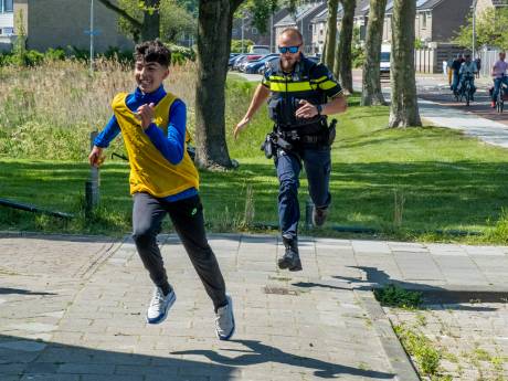 Politie bindt strijd aan met jongeren in Dauwendaele: Veertien agenten zijn 45 jongeren te slim af