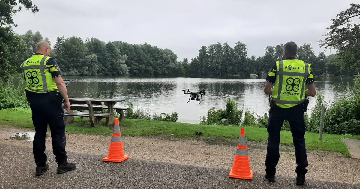Politie speurt nu met drone, honden en tientallen mensen naar vermiste Deventenaar bij Zwolle