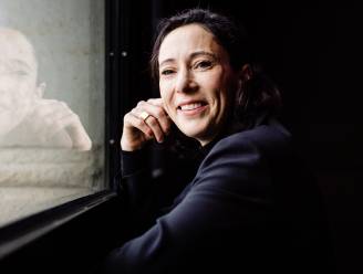 Saskia De Coster (47) over haar affaire, katers en seks op gekke plekken. “Ik ben lid van de Mile High Club”