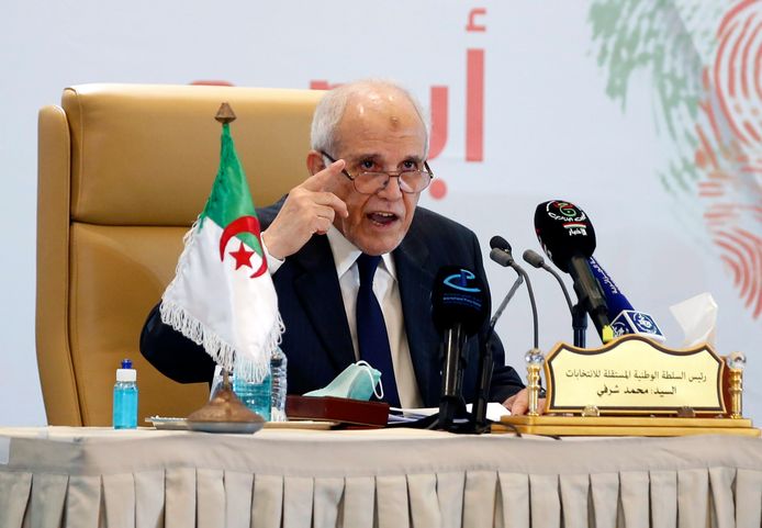 Het hoofd van de Algerijnse kiesautoriteiten Mohamed Charfi.