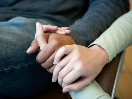 Sa fille souffre d'une leucémie, ses collègues lui offrent 330 jours de congés