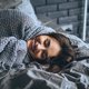Hoe een 'zwaartekrachtdeken' je kan helpen beter te slapen