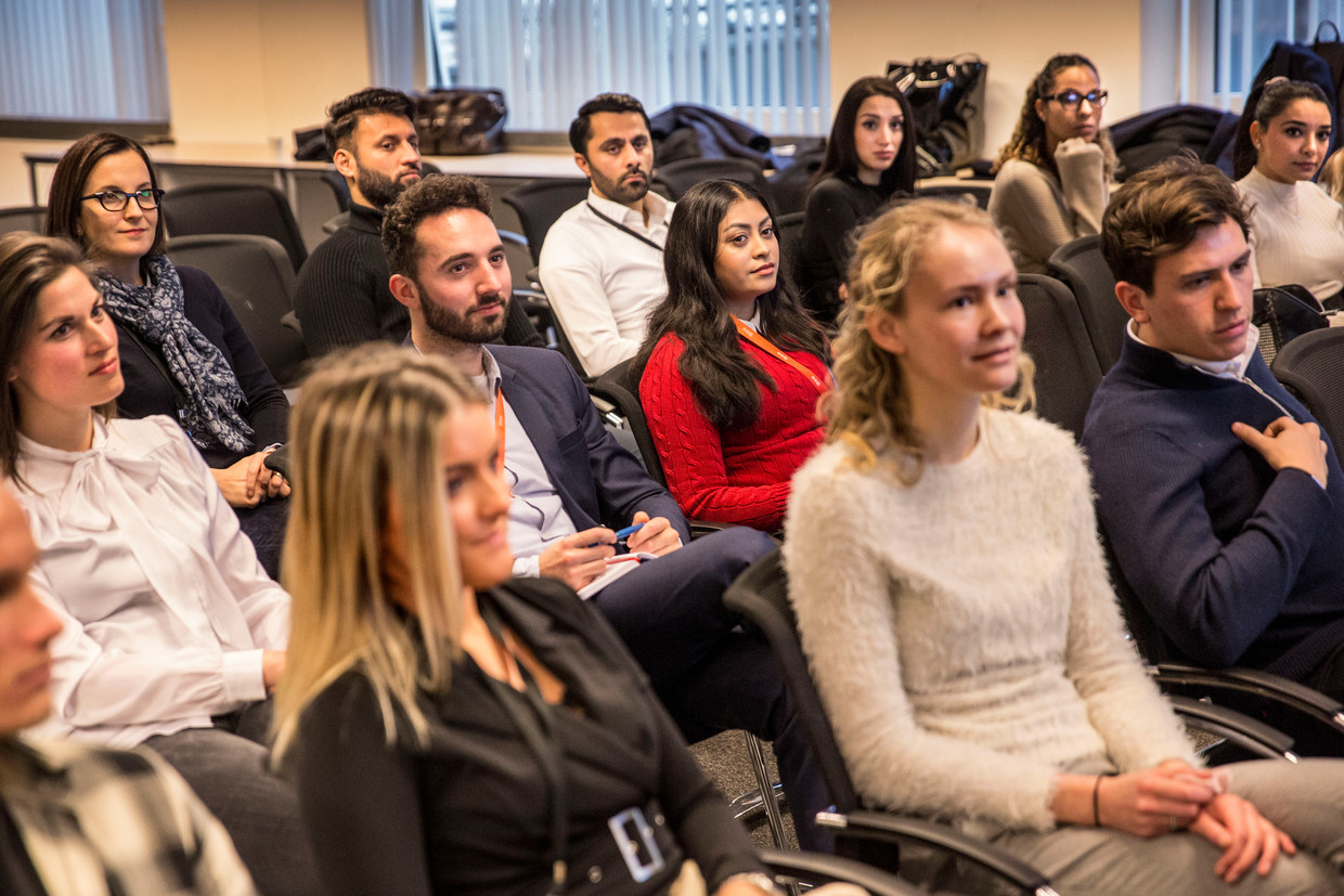 Een training bij  PwC, een internationaal accountants- en belastingadviseurbedrijf, over hoe om te gaan met andere culturen.
 Beeld Arie Kievit