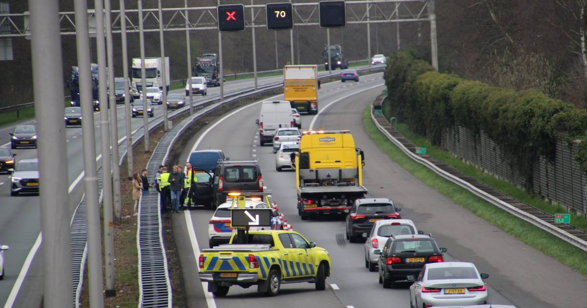 Veel schade bij ongeluk op A1 bij Terschuur: weg inmiddels meer vrij.