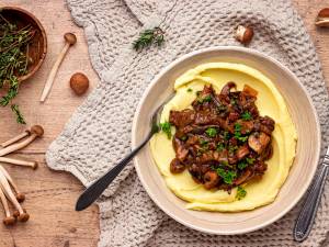 Wat Eten We Vandaag: Auberginehachee met aardappelpuree