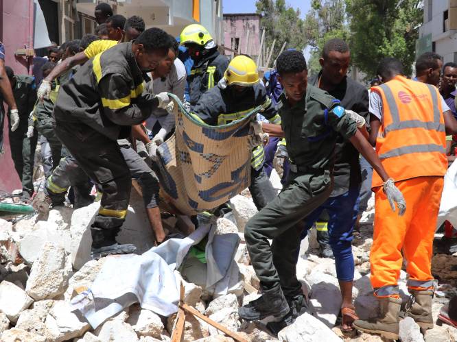 Zeker veertien doden na bomaanslag aan winkelcentrum in Mogadishu