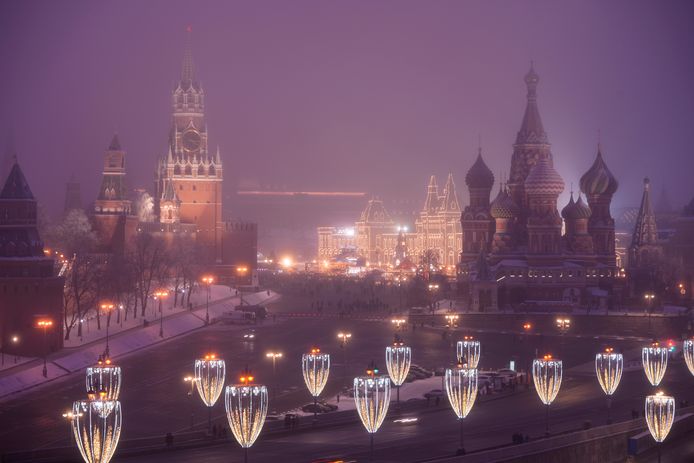 Het Rode Plein en het Kremlin in Moskou op een decemberavond.