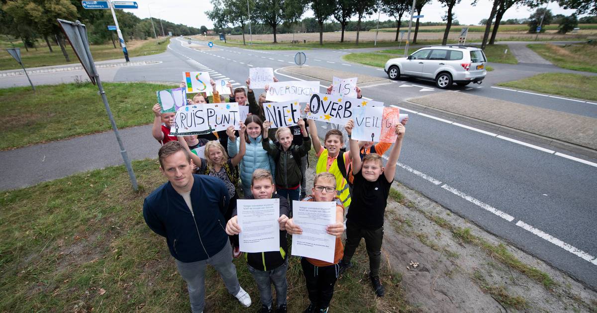 Na ‘bijna-ongelukken’ met leerlingen van de Windesheim-school in Sibculo is de maat vol: ‘Je wilt ni
