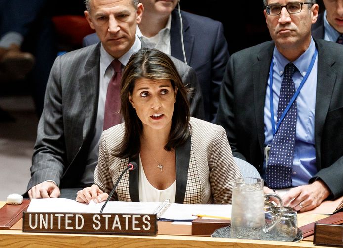Ook de Amerikaanse ambassadrice bij de Verenigde Naties, Nikki Haley, veroordeelt de “illegale” actie van Rusland.