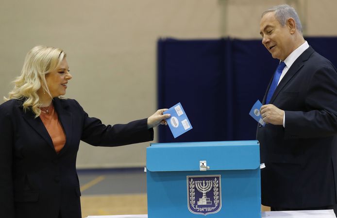 Benjamin Netanyahu en zijn vrouw Sara gingen stemmen in Jerusalem.