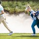 Vier uur sjouwen met de golftas van je man, je moet er maar zin in hebben