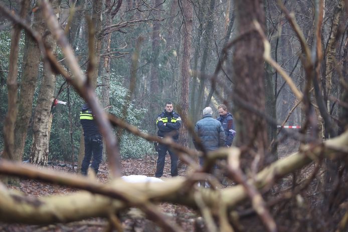 Het gaat vermoedelijk om een zwerver die in de bossen woonde.