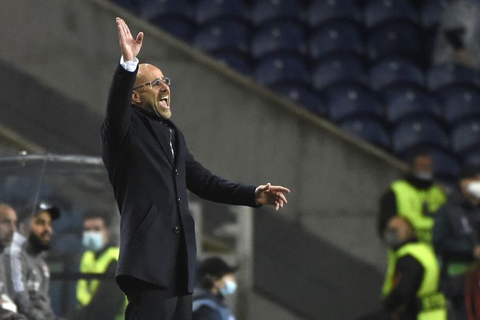 Peter Bosz won in Porto van de Portugese koploper.