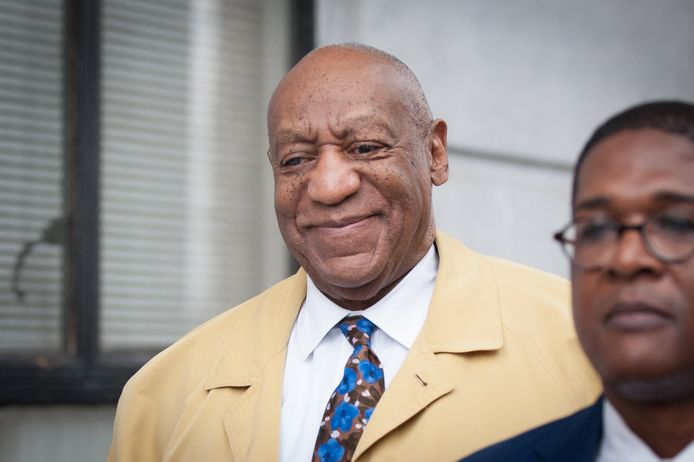 Bill Cosby met zijn advocaat Andrew Wyatt. De gevallen acteur zit intussen al vier maanden achter tralies.