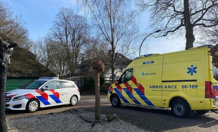 De hulpdiensten waren al snel ter plaatse om de situatie van het team buurtpreventie over te nemen.