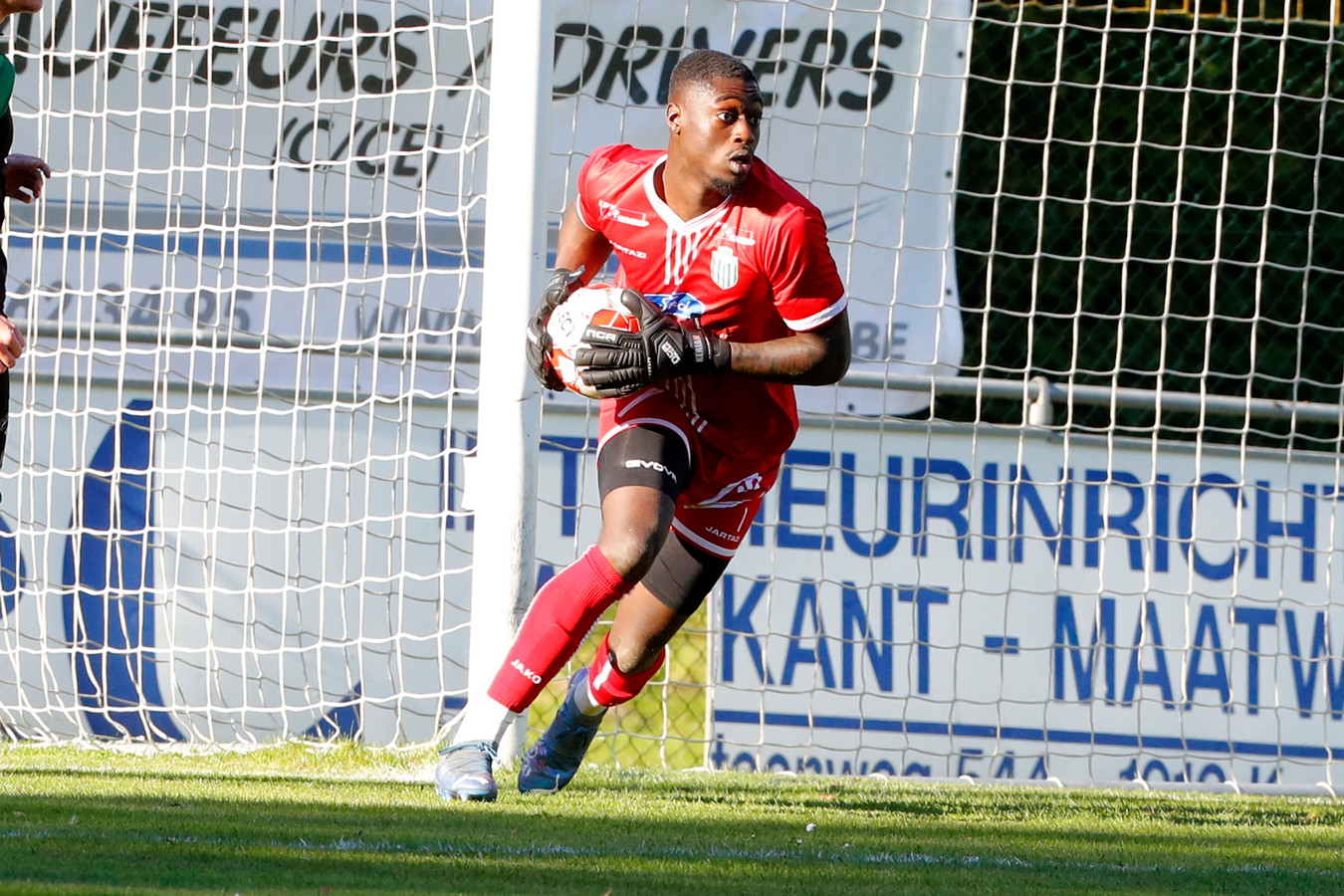 Kerian Atheba kwam een maand geleden over van eersteklasser Union en vond bij Diegem Sport een nieuwe uitdaging : “Als jonge keeper is het belangrijk om ervaring op te doen”.