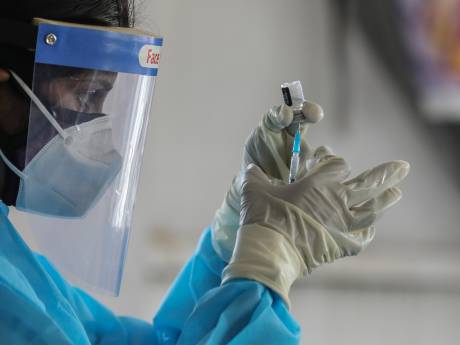 Variant Omicron: au besoin, un vaccin adapté pourrait être approuvé en 3 à 4 mois