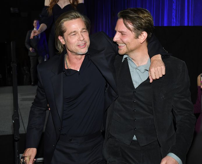 Bradley Cooper (rechts) met Brad Pitt.