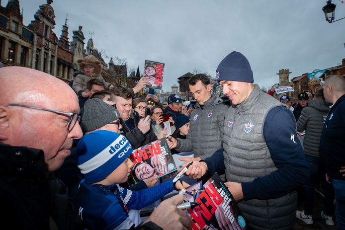 Fabio Jakobsen bij de ploegpresentatie van Soudal Quick-Step in de Belgische kustplaats De Panne.