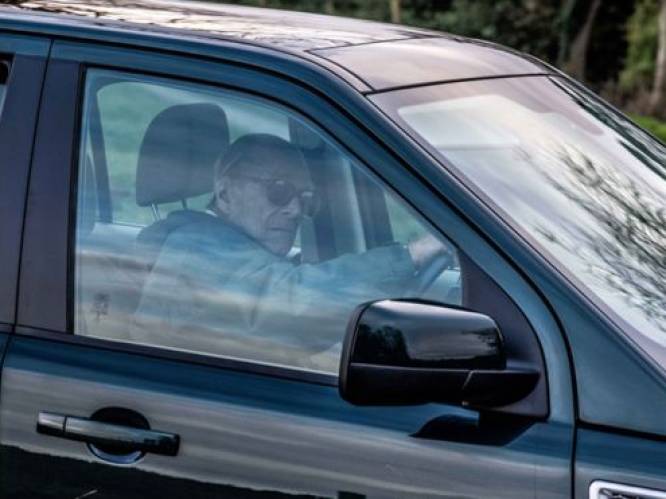 Prins Philip (97) zit twee dagen na ongeval weer achter stuur... zonder gordel