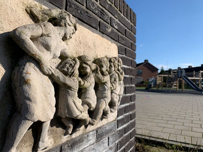 Het Zwaantje, te vinden in de gelijknamige speeltuin in Arkel.