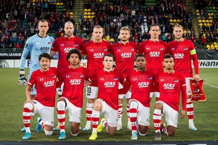 De AZ-spelers voor aanvang van het Europa League-duel met Manchester United.