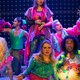 De bravoure van The Hot Peaches is aanstekelijk, maar de balans tussen glamour en drama is zoek ★★★☆☆