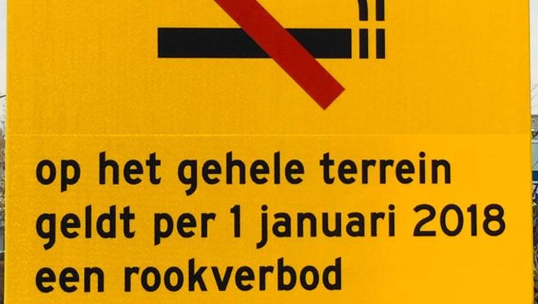 Medisch Centrum Leeuwarden: buiten roken nu ook verboden. Beeld  