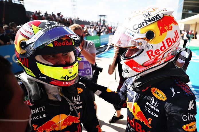 Feest bij Red Bull in Austin: Verstappen aan de winst en ook Sergio Perez op het podium.