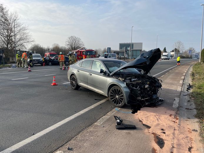 Ook een Skoda liep zware schade op.