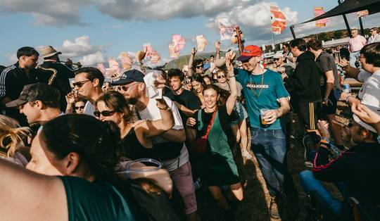 Waarom de grote Vlaamse festivalweides opvallend wit blijven: ‘Van ticketprijzen tot foodtrucks: alles vertelt voor wie een festival is’