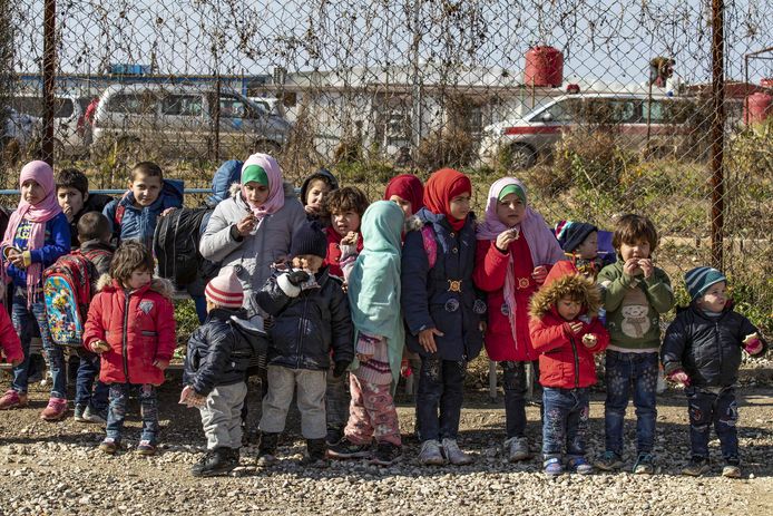 Archiefbeeld. De Koerdische autoriteiten houden ongeveer 12.000 buitenlanders, onder wie 4.000 vrouwen en 8.000 kinderen, vast in drie kampen in het Syrische noordoosten, het merendeel van hen in Al-Hol.