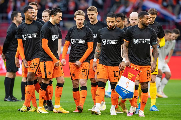 Oranje Zet Eerste Stapje Richting Wk En Laat Met Bedrukt T Shirt Zien Hoe Het Denkt Over Qatar De Volkskrant