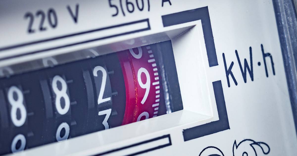 Will all solar panel and reverse meter owners pay extra fees soon?  |  Energy prices