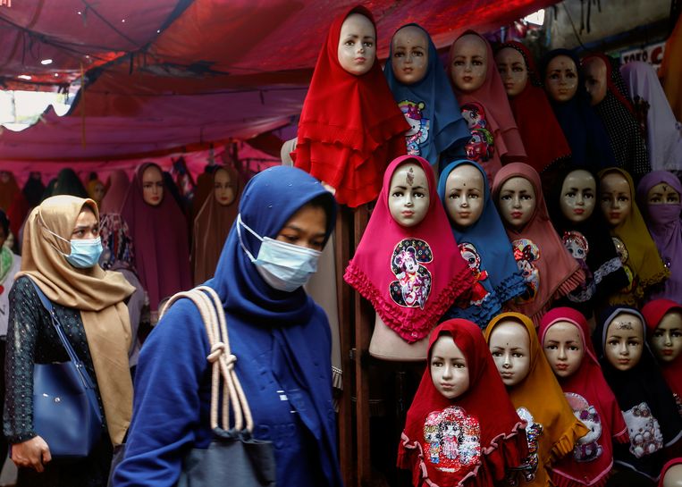 Human Rights Watch: Siswi Indonesia sering kali dipaksa memakai jilbab