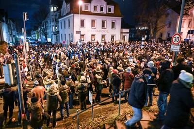 Duizenden Duitsers protesteren tegen nieuwe coronamaatregelen en ‘lockdown light’