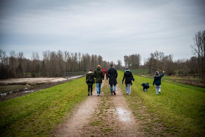 Een zwakke neerslagzone trekt over ons land in de ochtend. Al snel klaart het op aan de kust en het noordwesten.