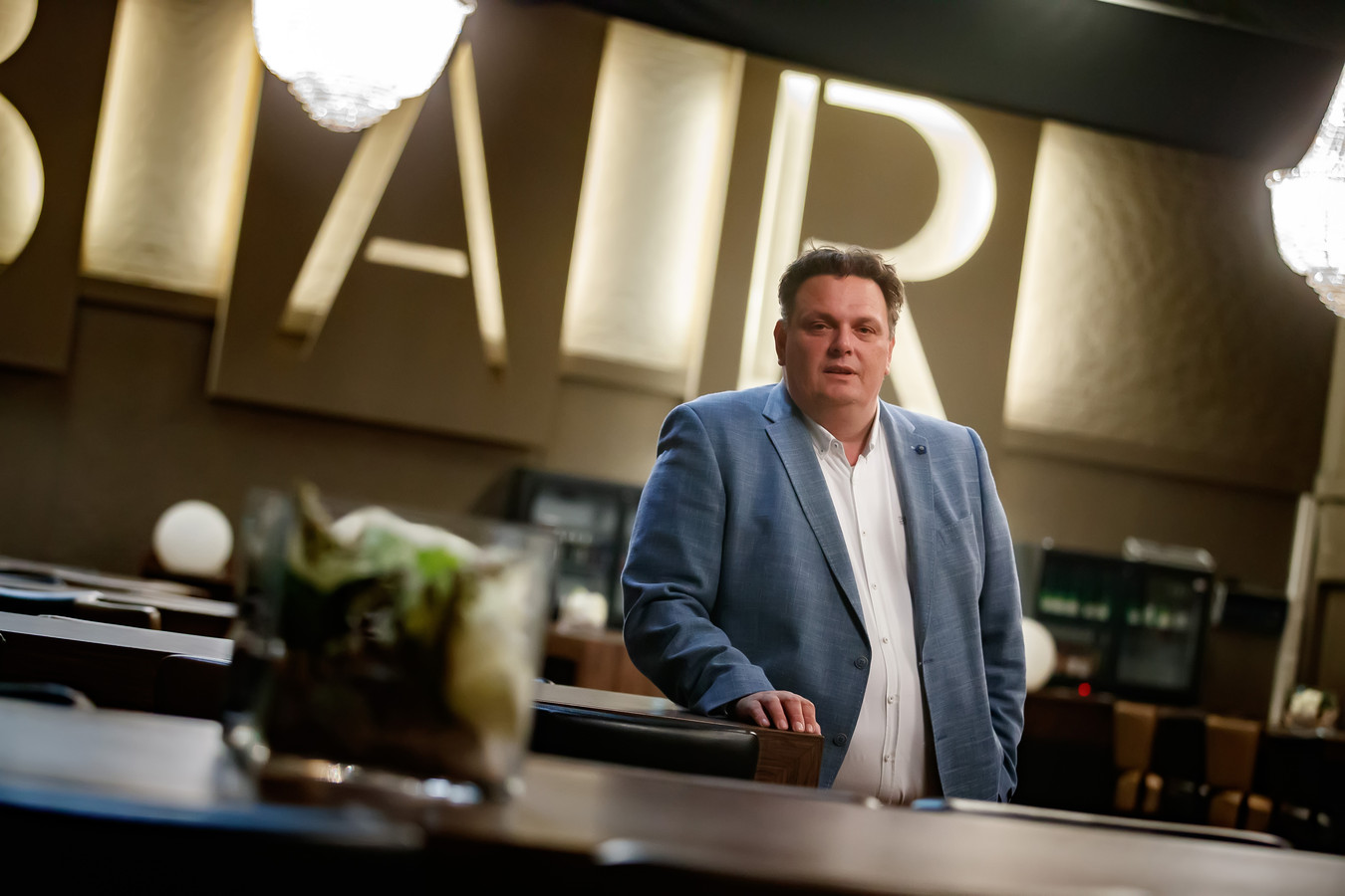 Horecabaas houdt enquête onder klanten over tijdsblokken en hoestende