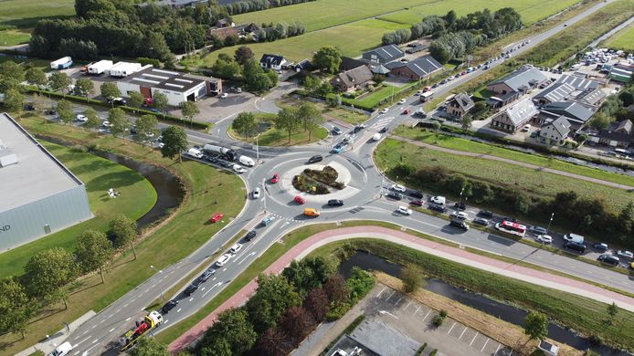 Topdrukte op de wegen in Woerden door de afsluiting van de A12.